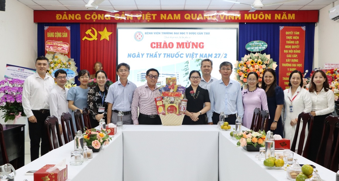 Bệnh viện Trường Đại học Y Dược Cần Thơ trân trọng đón tiếp các đoàn đến chúc mừng Ngày Thầy thuốc Việt Nam 27/2