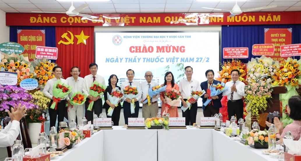 Họp mặt kỷ niệm Ngày Thầy thuốc Việt Nam 27/2: Tri ân và tiếp bước sứ mệnh chăm sóc sức khỏe nhân dân
