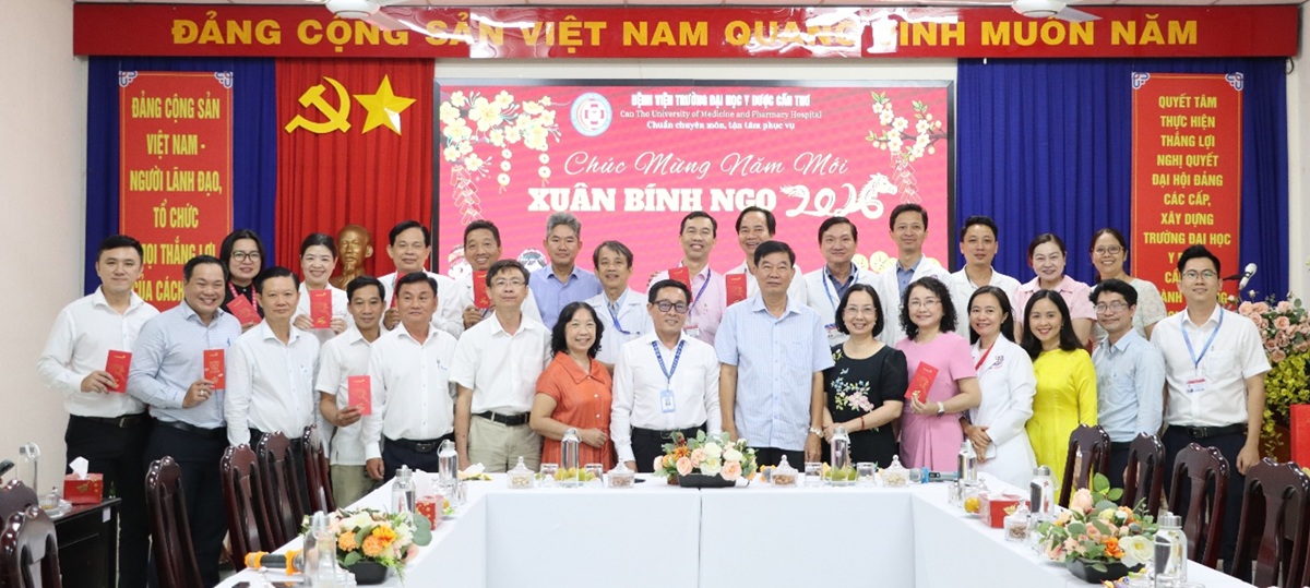 Họp mặt viên chức, người lao động nhân dịp Tết Nguyên đán Bính Ngọ