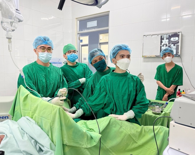 Tán sỏi bàng quang qua da bằng đường hầm nhỏ