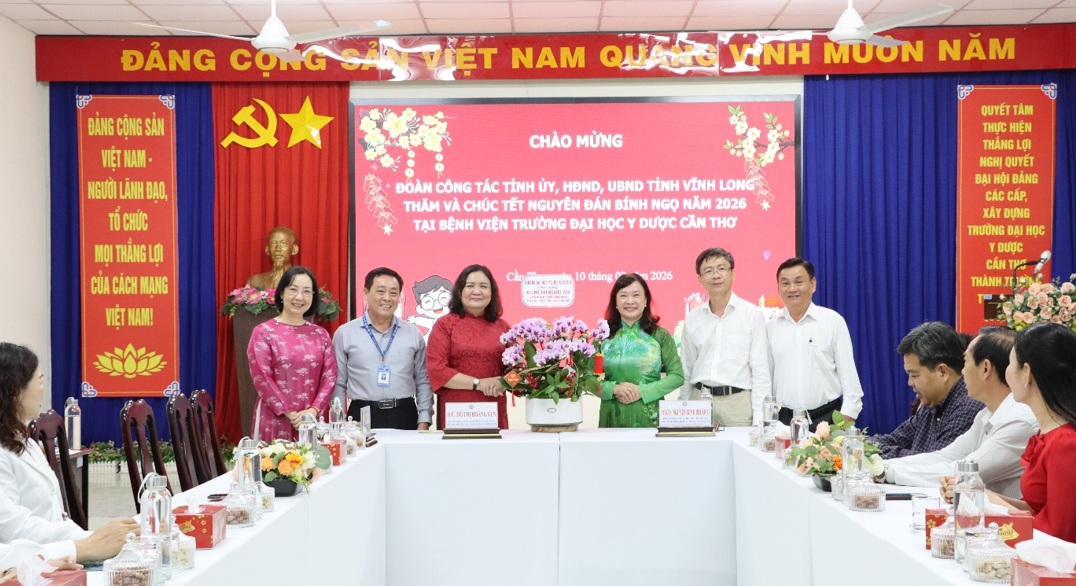 Tỉnh uỷ Vĩnh Long đến thăm và chúc tết Bệnh viện Trường Đại học Y Dược Cần Thơ